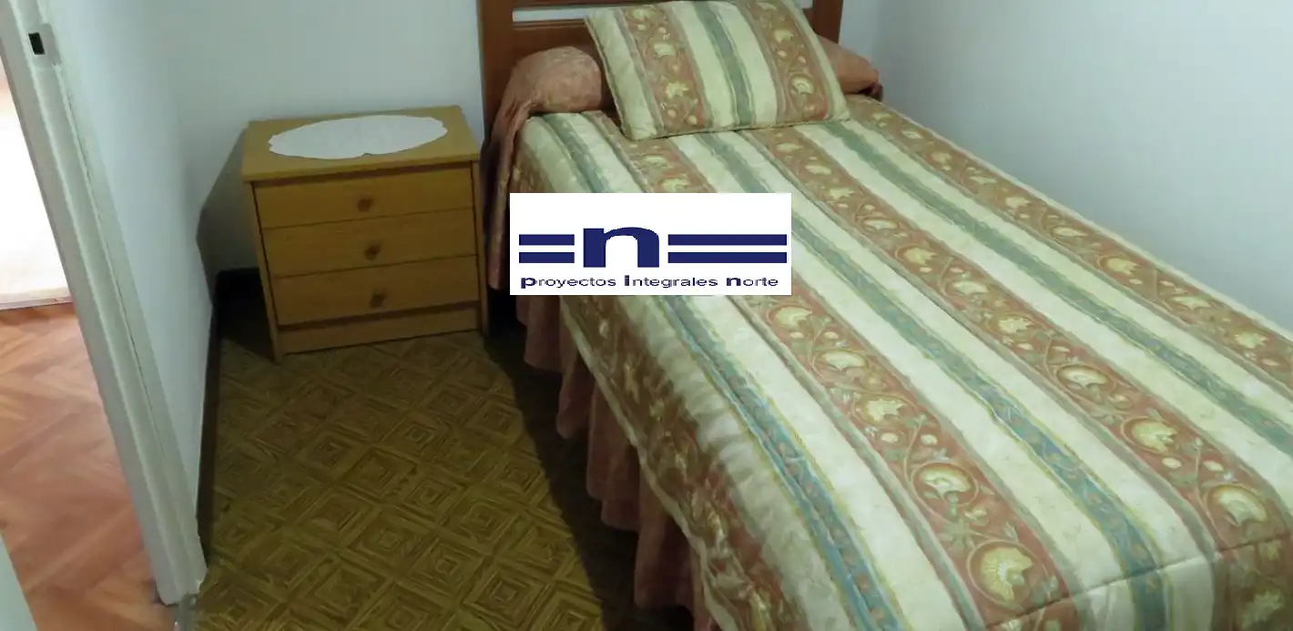 Habitación de Casa adosada en venta en Muxía con Amueblado y Balcón