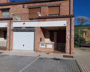 Casa adosada en venda a Calle Las Herrenes , Mucientes