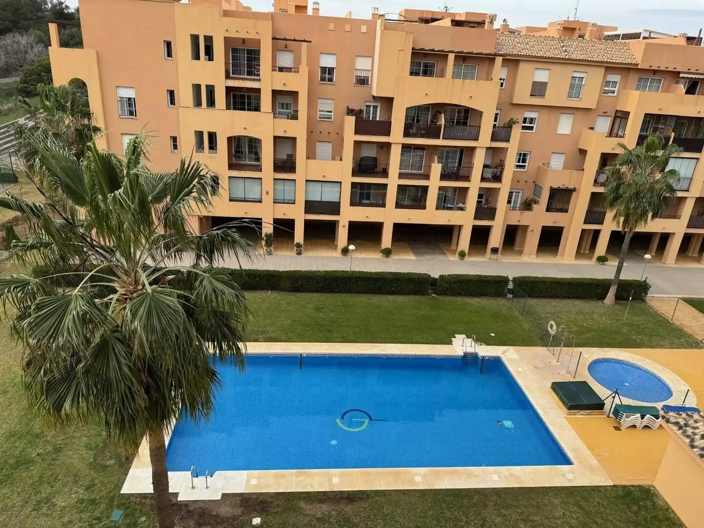 Piscina de Ático de alquiler en Fuengirola con Aire acondicionado, Terraza y Trastero