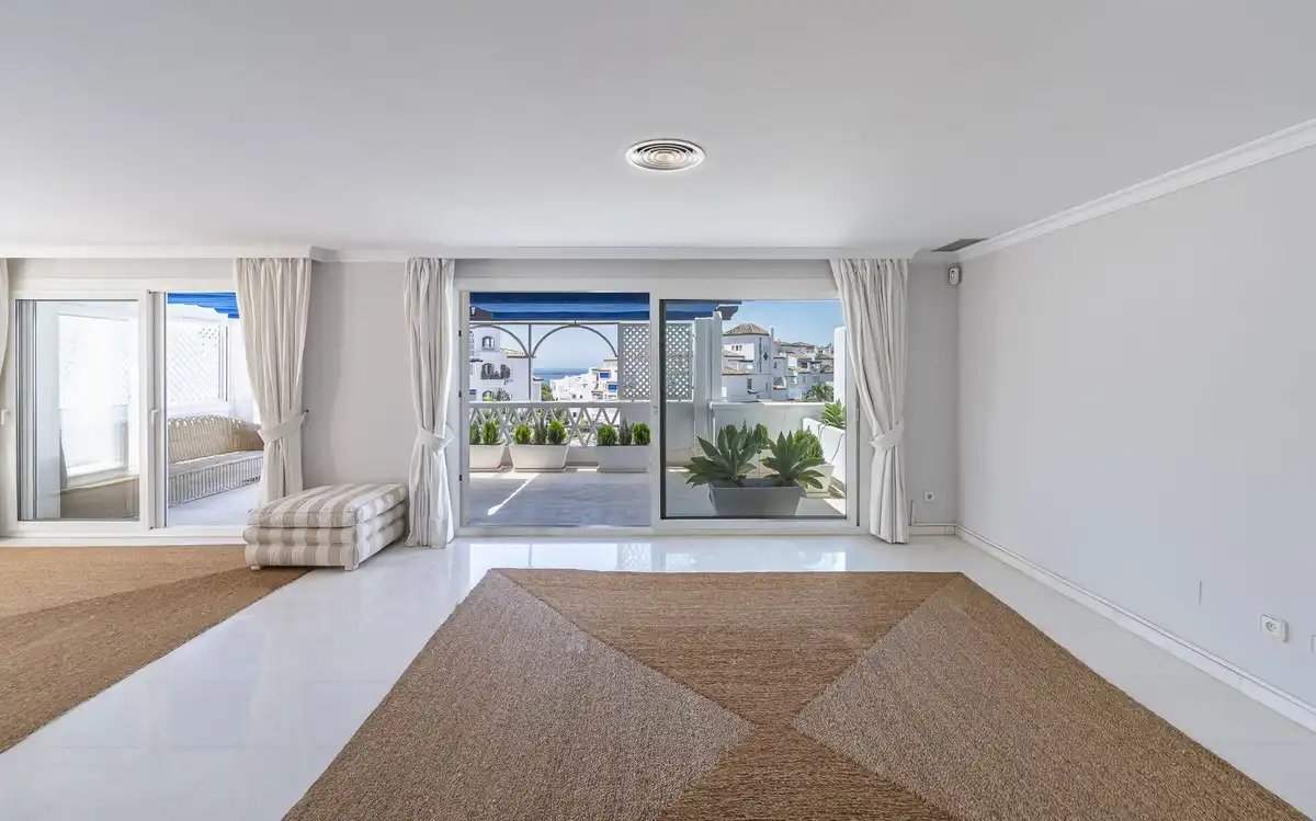Ático con piscina en venta en Avenida Playas del Duque, imagen 6