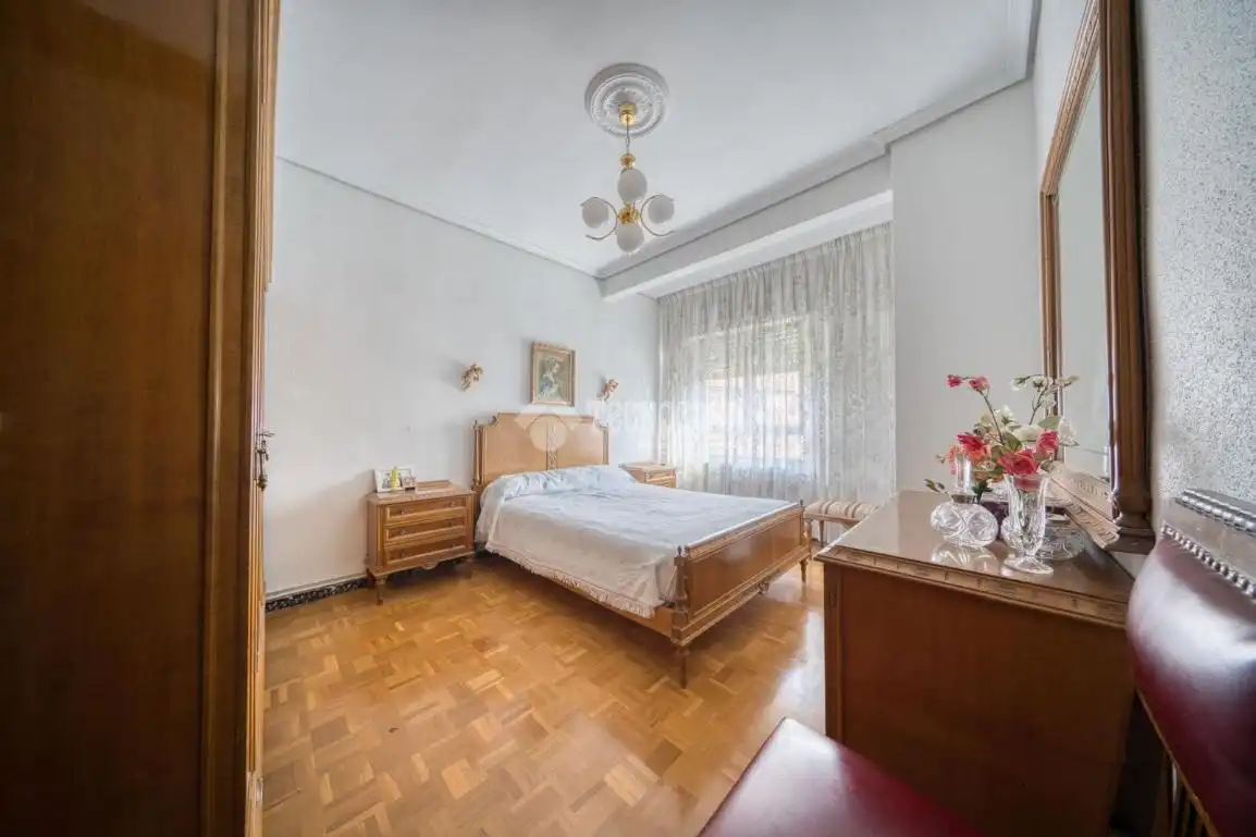 Habitación de Piso en venta en Valladolid con Calefacción, Parquet y Terraza