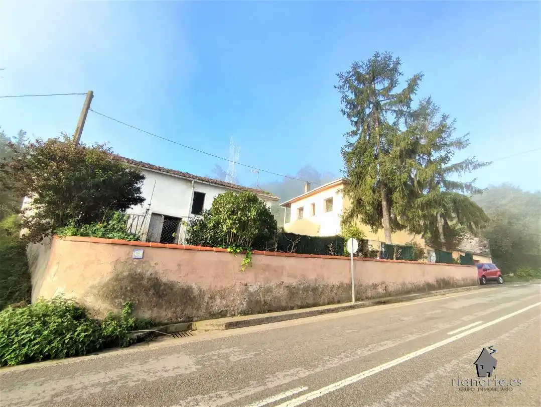 Vista exterior de Casa o xalet en venda en Las Regueras   amb Traster