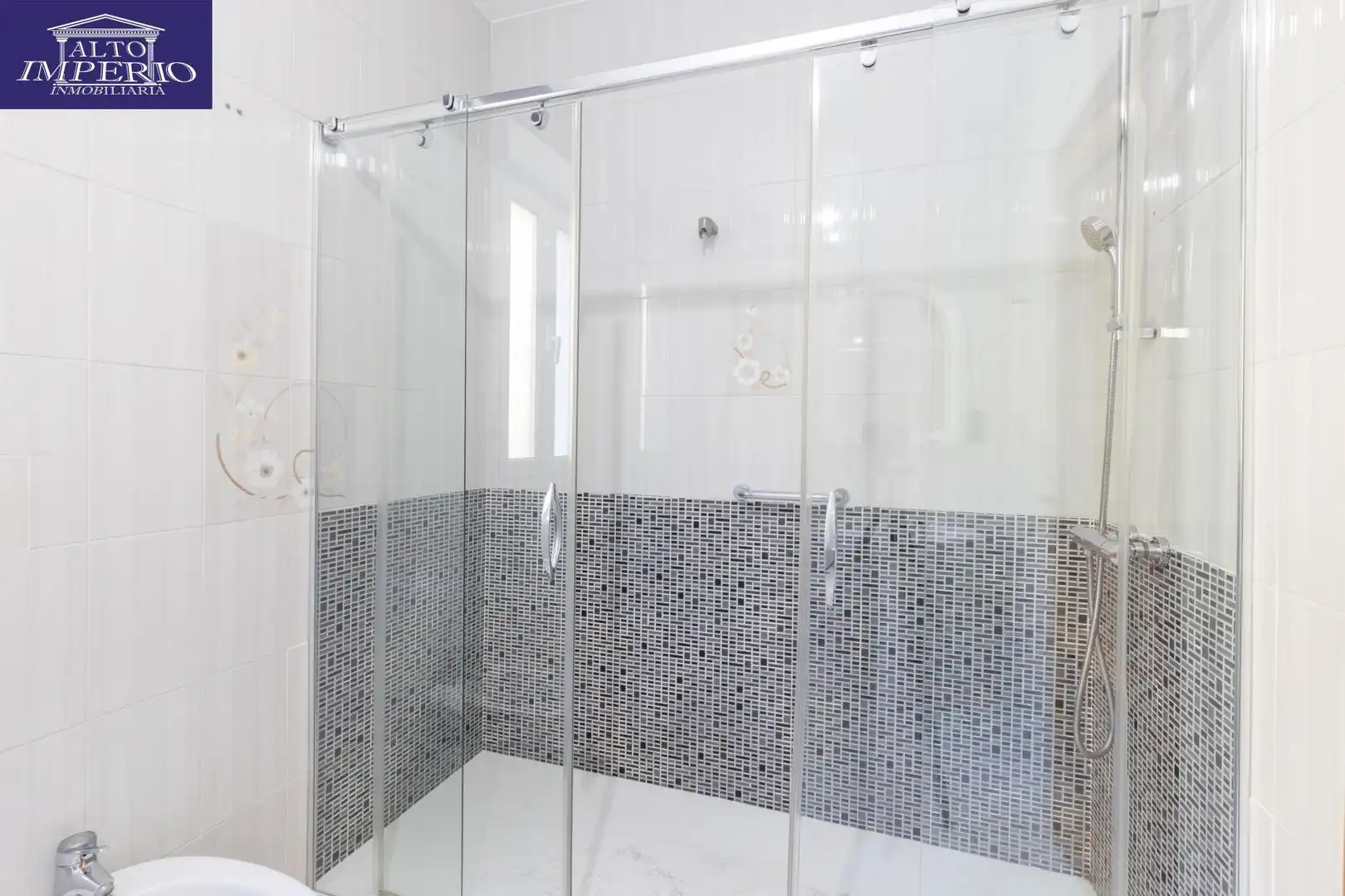 Baño de Piso en venta en Güéjar Sierra con Terraza, Trastero y Balcón