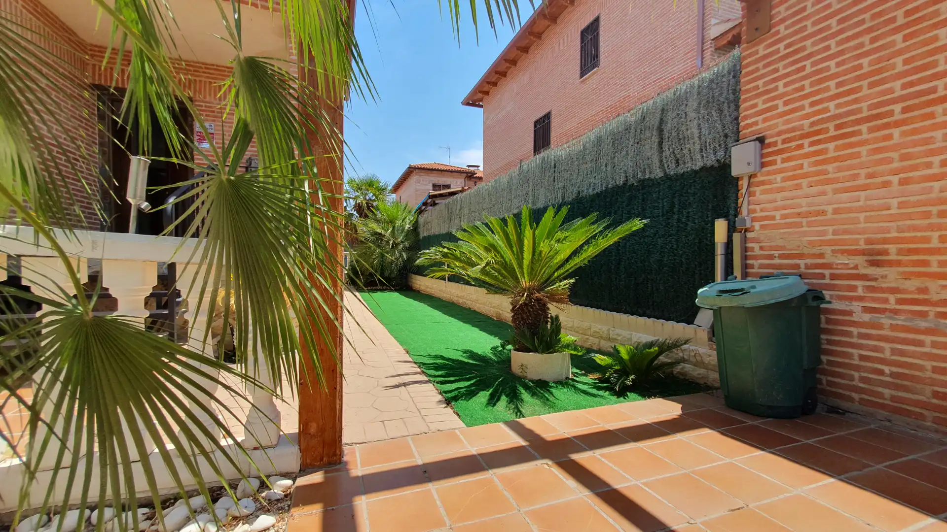 Jardí de Casa adosada en venda en Olías del Rey amb Aire condicionat, Calefacció i Jardí privat
