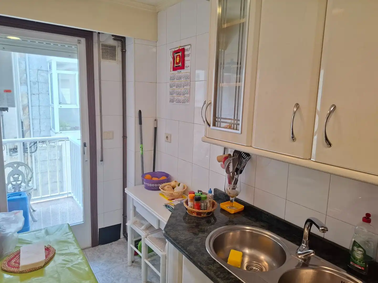 Cuina de Apartament en venda en Ourense Capital  amb Calefacció, Traster i Moblat