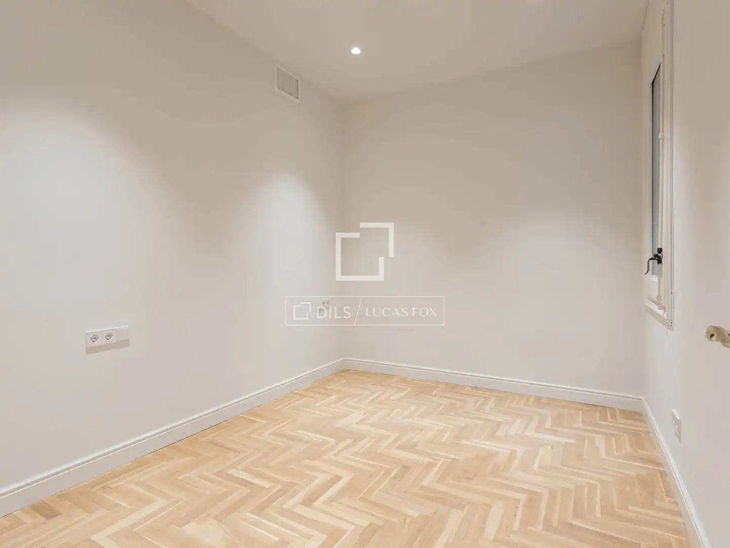 Flat for sale in Barcelona  with Air Conditioner, Heating and Parquet flooring