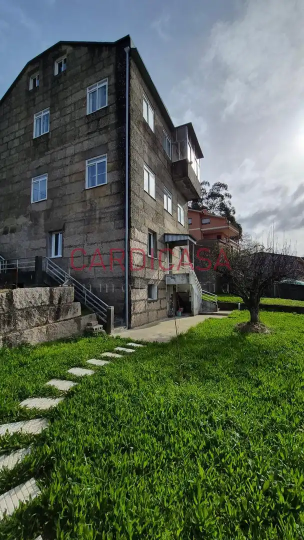 Vista exterior de Casa o chalet en venta en Vigo  con Calefacción, Trastero y Amueblado