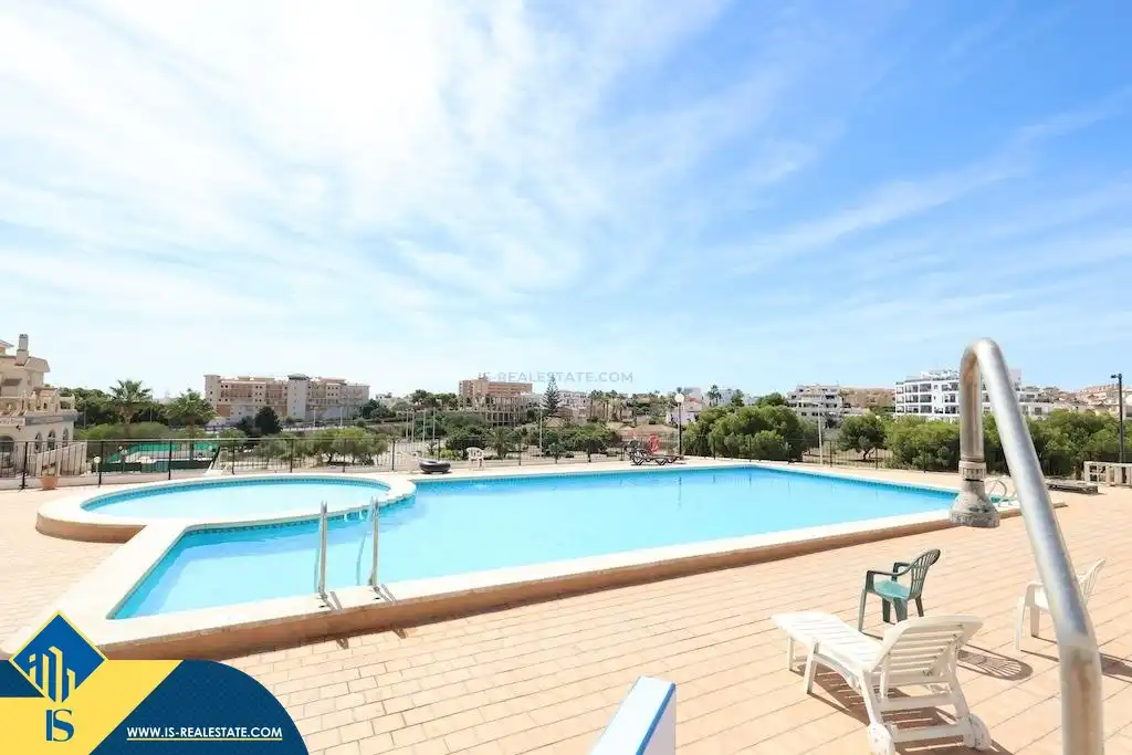 Piscina de Piso de alquiler en Orihuela con Aire acondicionado, Terraza y Amueblado