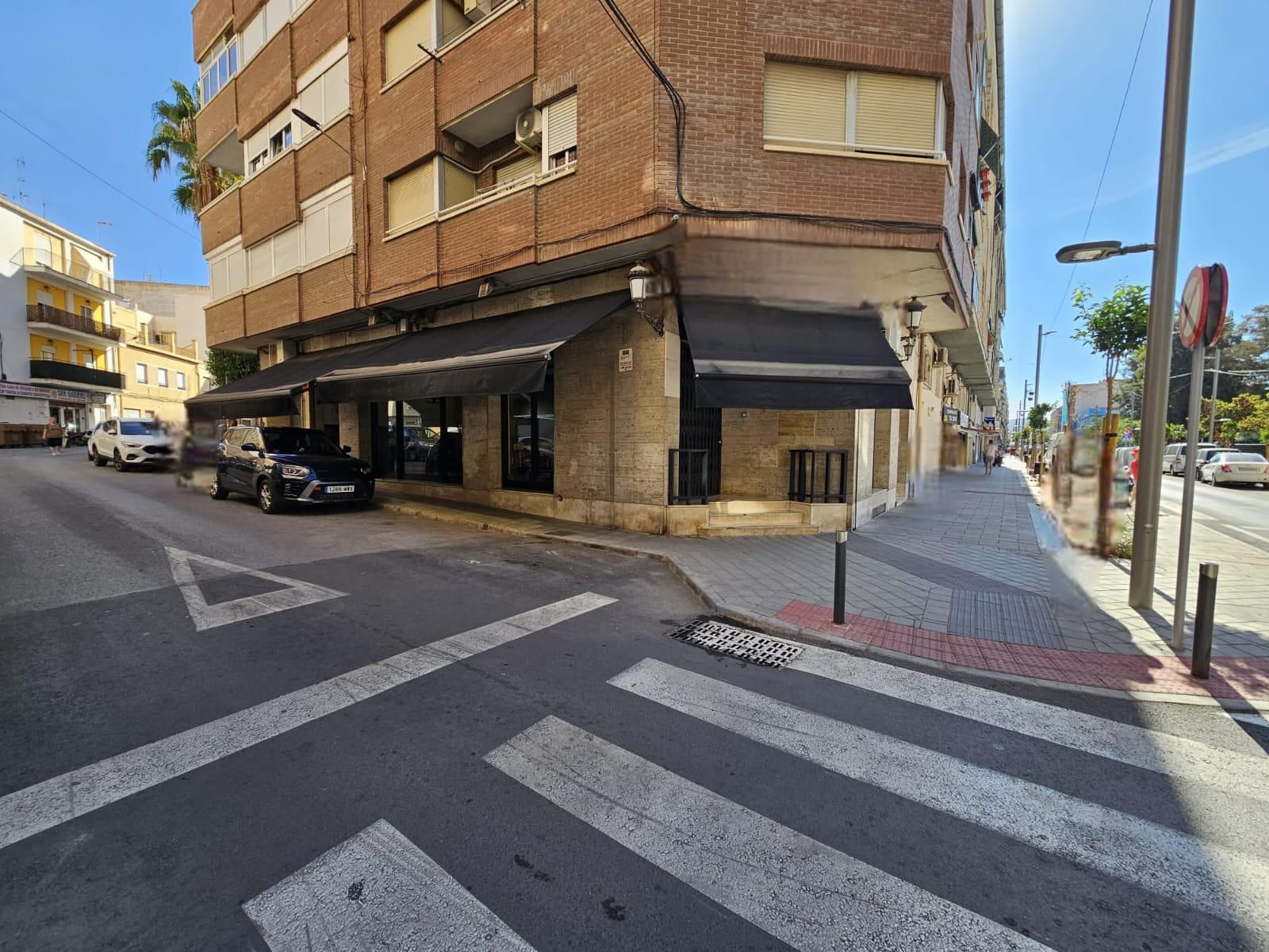 Vista exterior de Local en venta en Elda