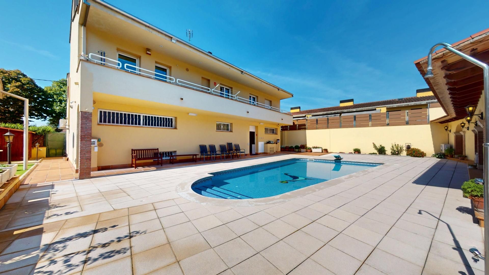 Piscina de Casa o xalet en venda en Girona Capital amb Aire condicionat, Calefacció i Terrassa