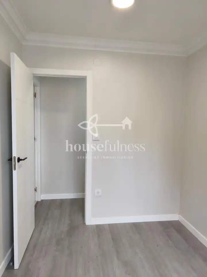 Schlafzimmer von Wohnung zum Verkauf in Ferrol mit Möbliert und Balkon