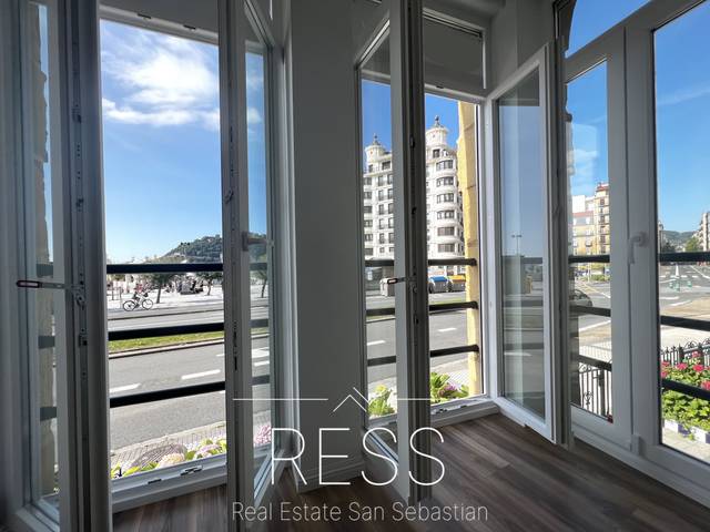 Piso en Venta en De Mons Ibilbidea, 3 en Intxaurrondo