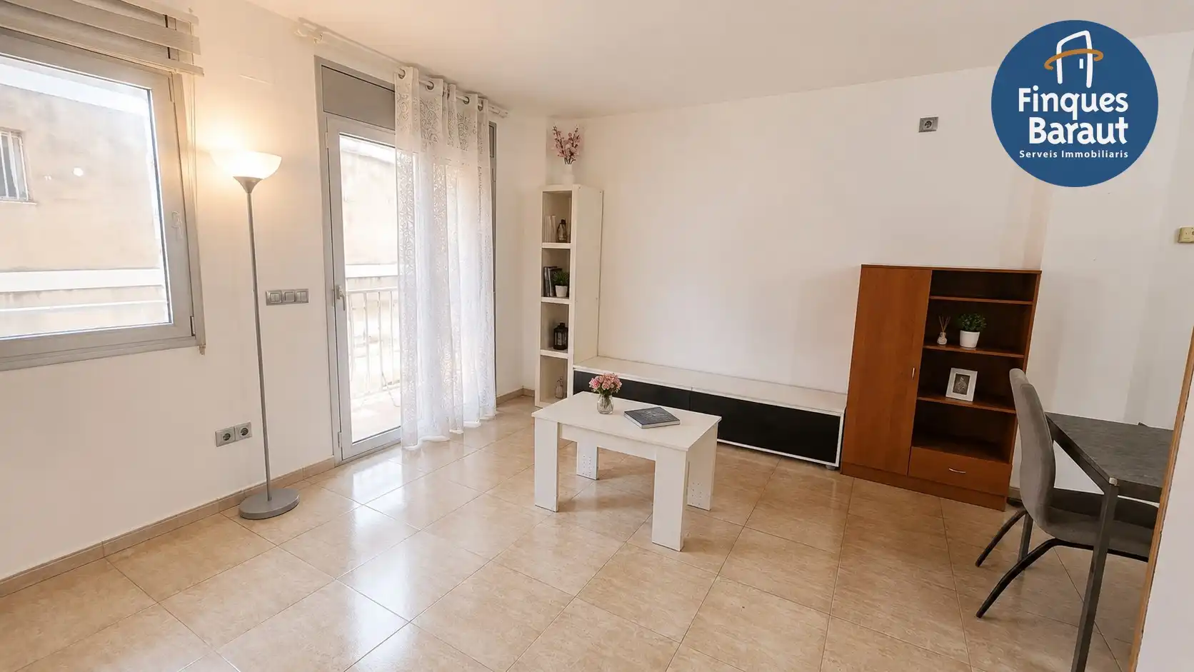 Sala de estar de Piso en venta en Figueres con Calefacción, Terraza y Amueblado