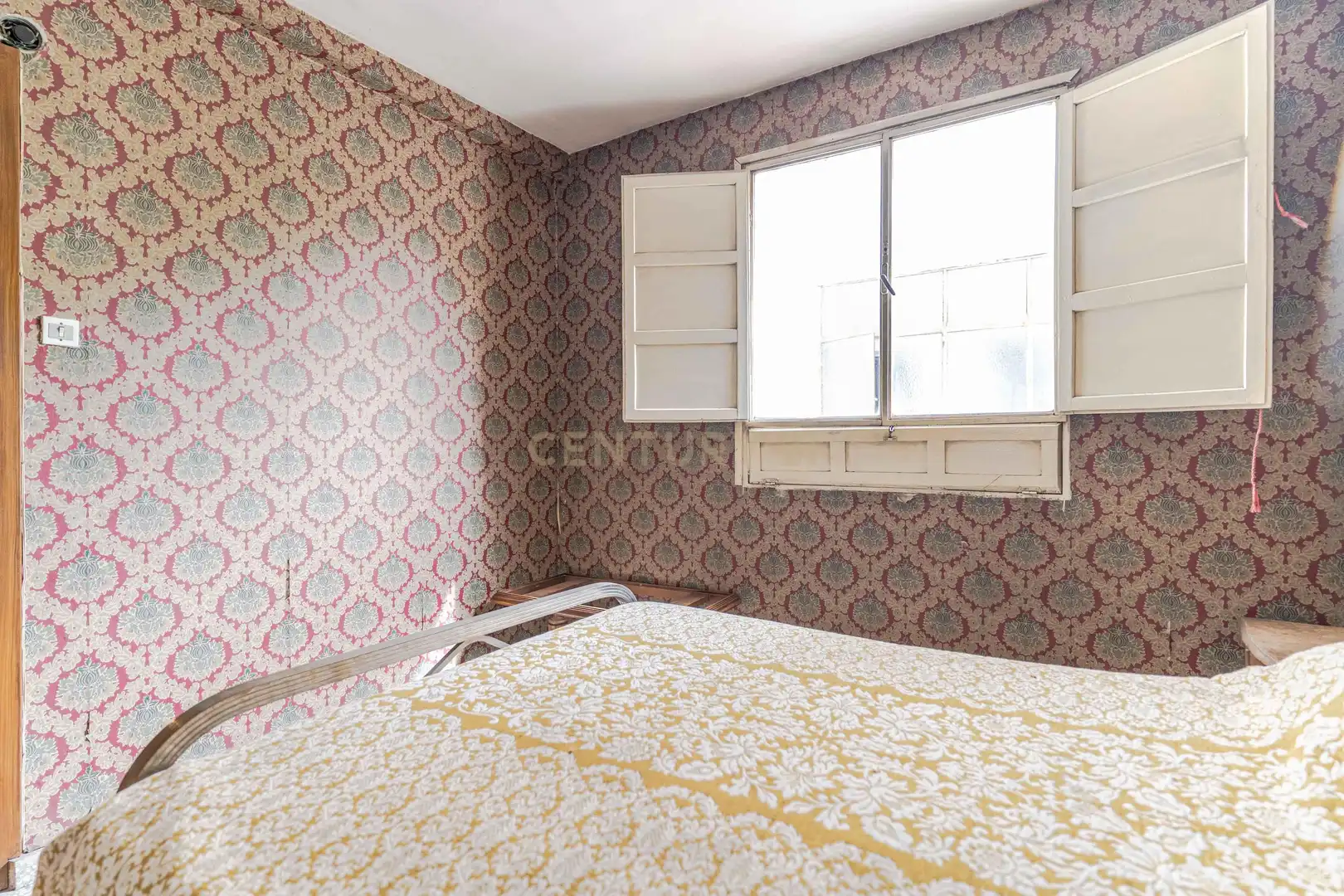 Dormitori de Apartament en venda en Granada amb Balcó