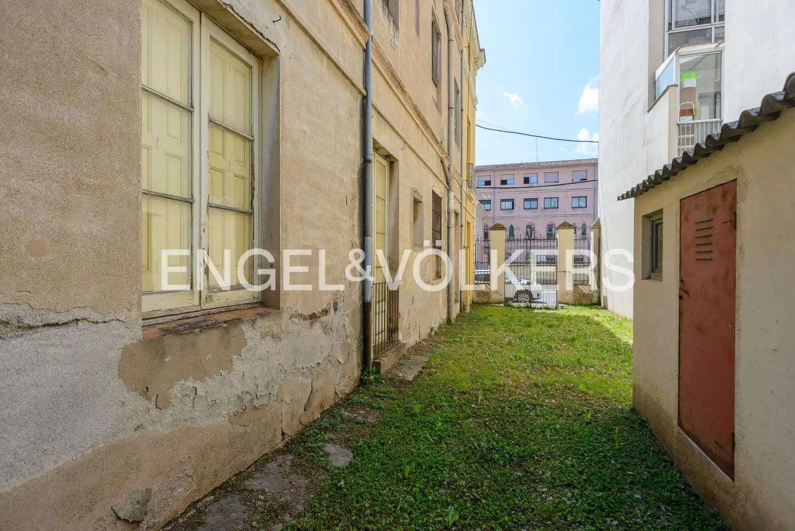 Vista exterior de Casa o chalet en venta en Olot con Calefacción, Jardín privado y Terraza