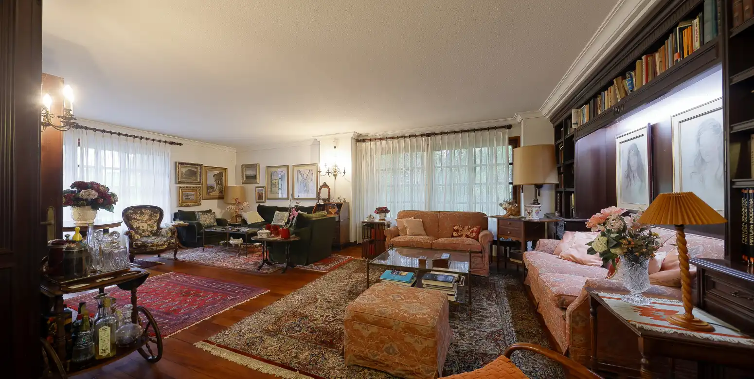 Sala d'estar de Casa o xalet en venda en Gijón  amb Calefacció, Jardí privat i Parquet