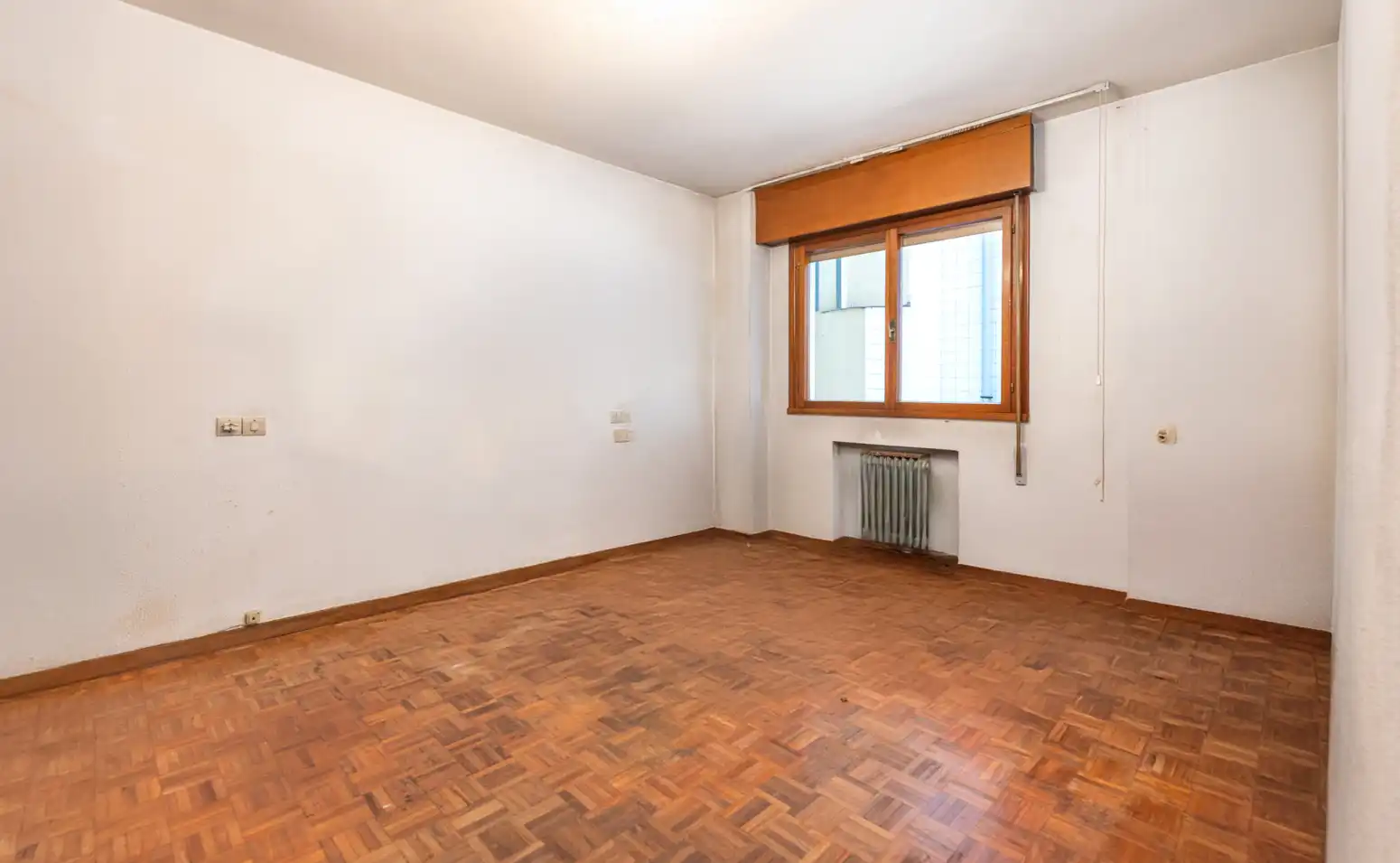 Schlafzimmer von Wohnung zum Verkauf in Oviedo  mit Heizung und Parkett