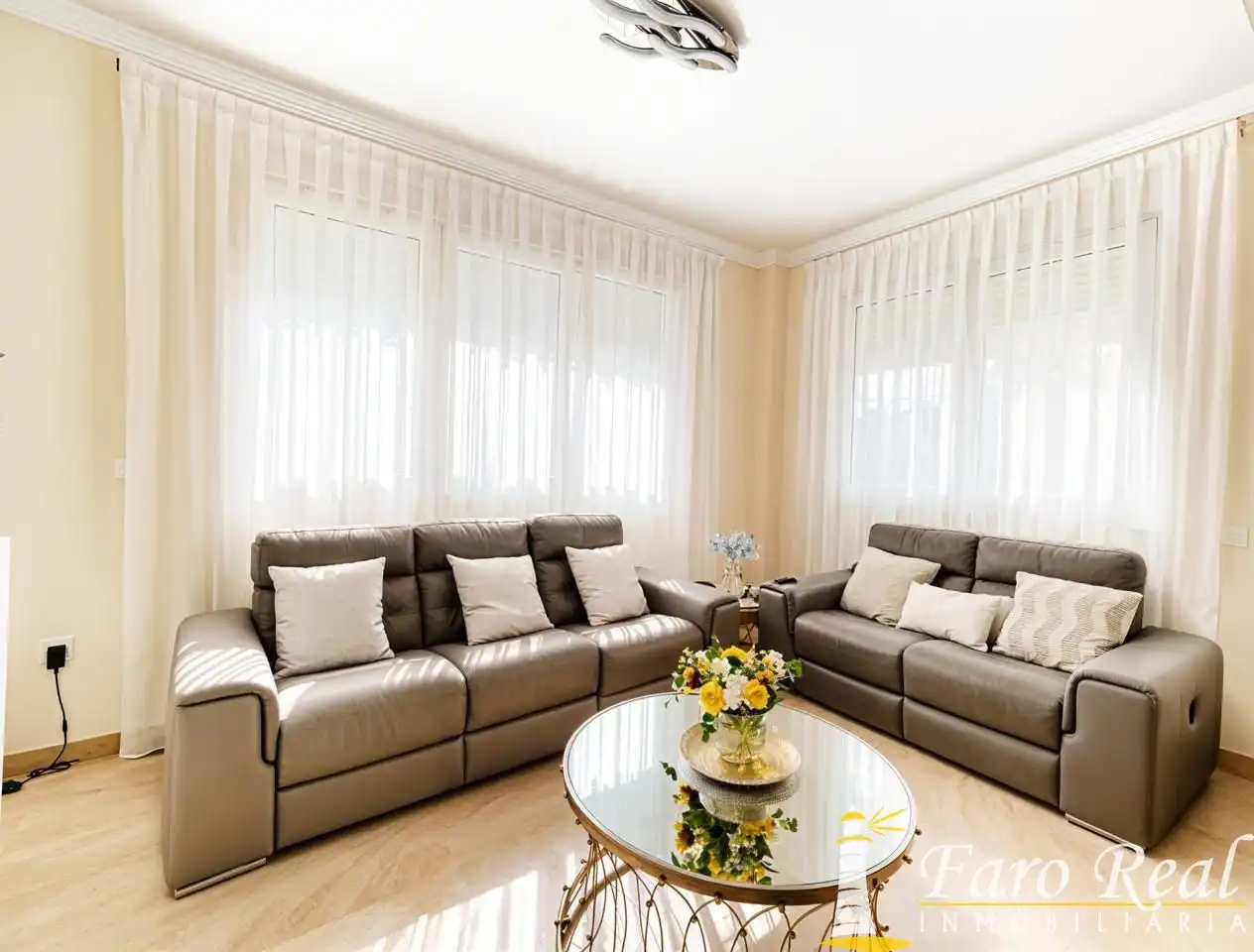Sala d'estar de Casa o xalet en venda en Sanlúcar de Barrameda amb Aire condicionat, Terrassa i Moblat
