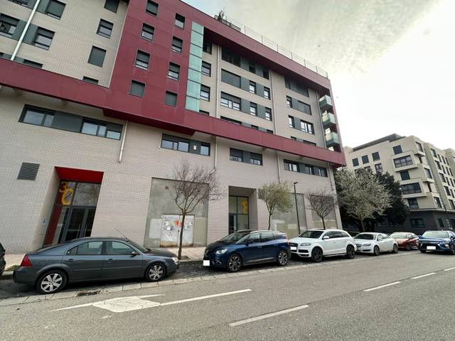 Local comercial en Alquiler en Calle Hermanas Mirabal en Casco Antiguo