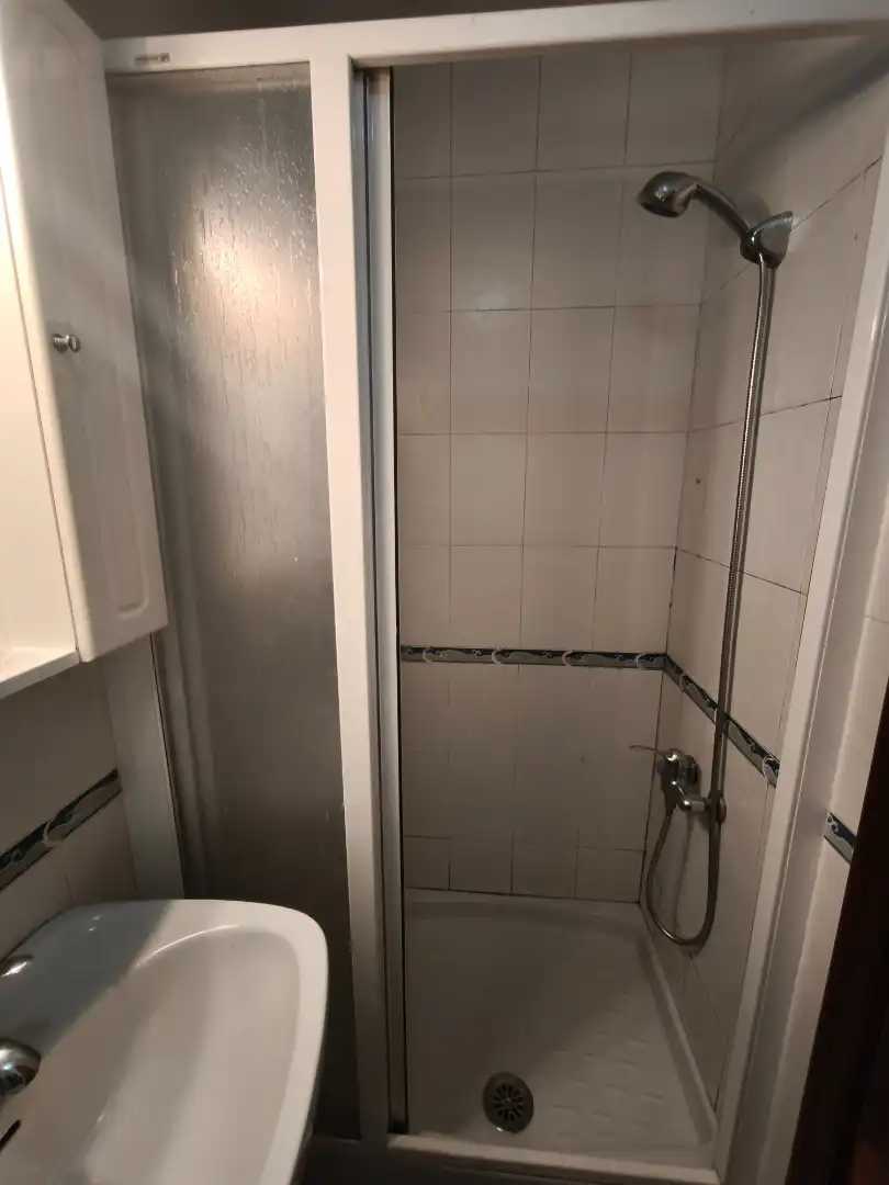 Bathroom of Flat for rent in Santiago de Compostela   with Heating, Parquet flooring and Furnished