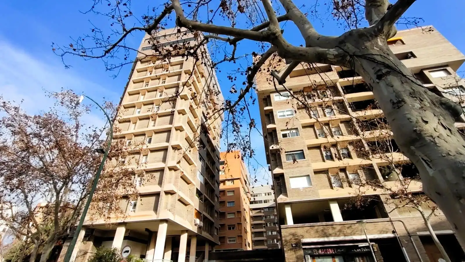Vista exterior de Pis en venda en Esplugues de Llobregat amb Calefacció i Balcó