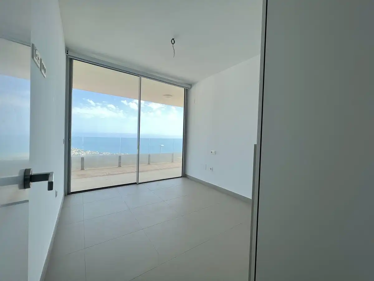 Dormitori de Apartament de lloguer en Benalmádena amb Aire condicionat, Balcó i Es permeten mascotes