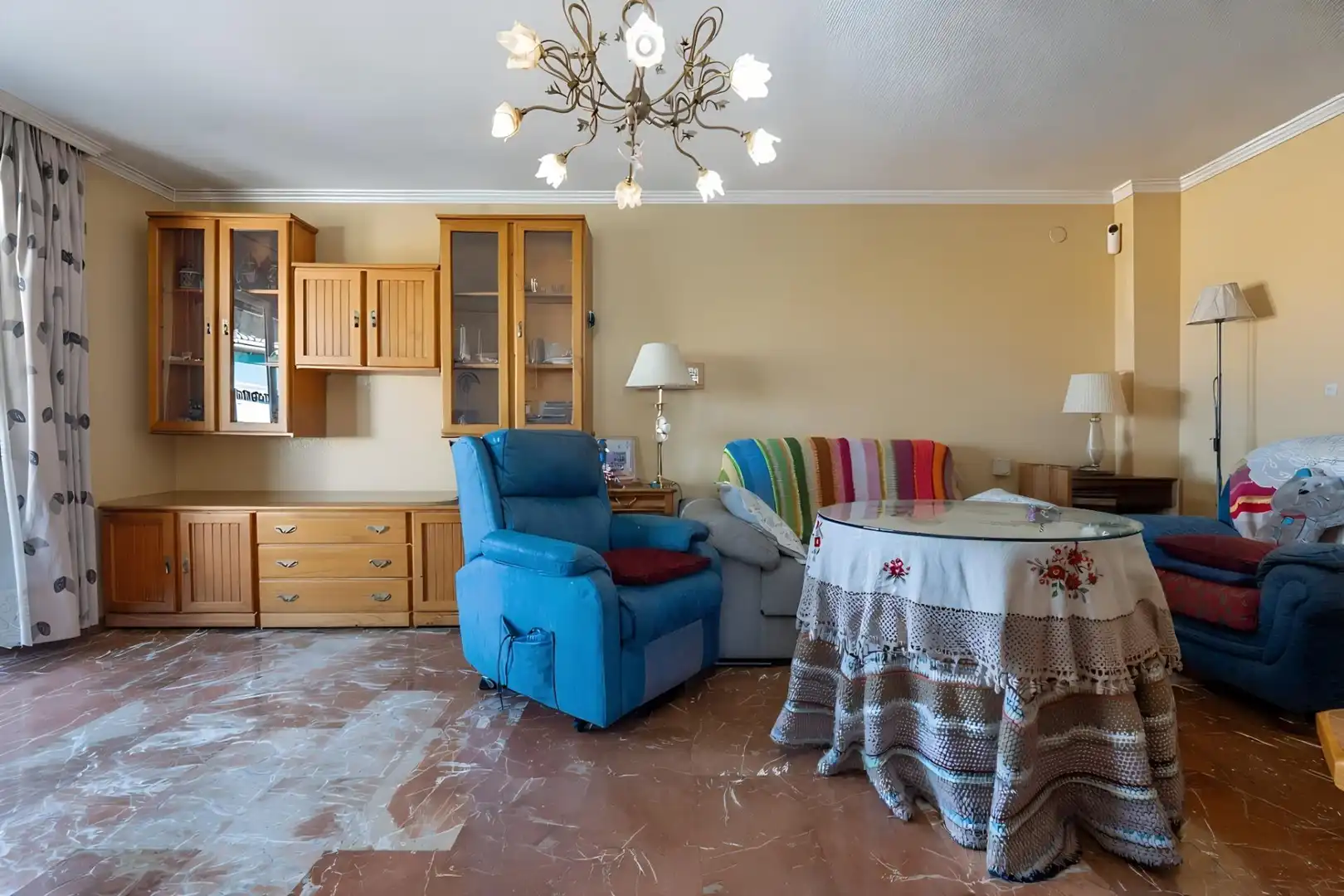 Living room of Flat for sale in Granada  with Air Conditioner, Terrace and Alarm