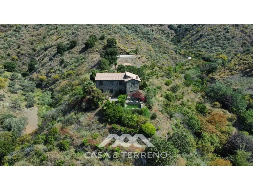 Vista exterior de Casa o xalet en venda en Moclinejo amb Piscina