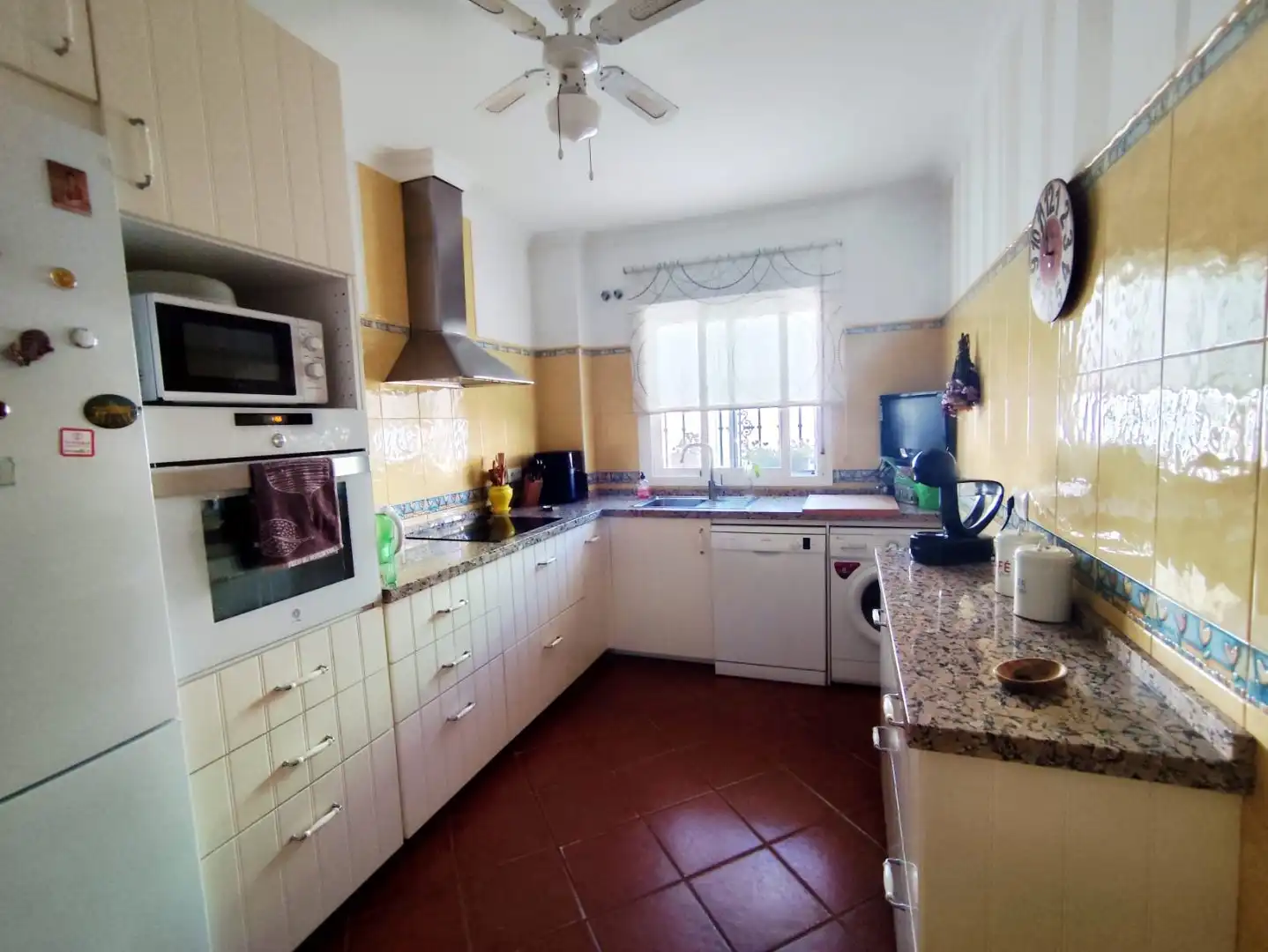 Cuina de Casa o xalet en venda en Hinojos amb Aire condicionat, Calefacció i Jardí privat