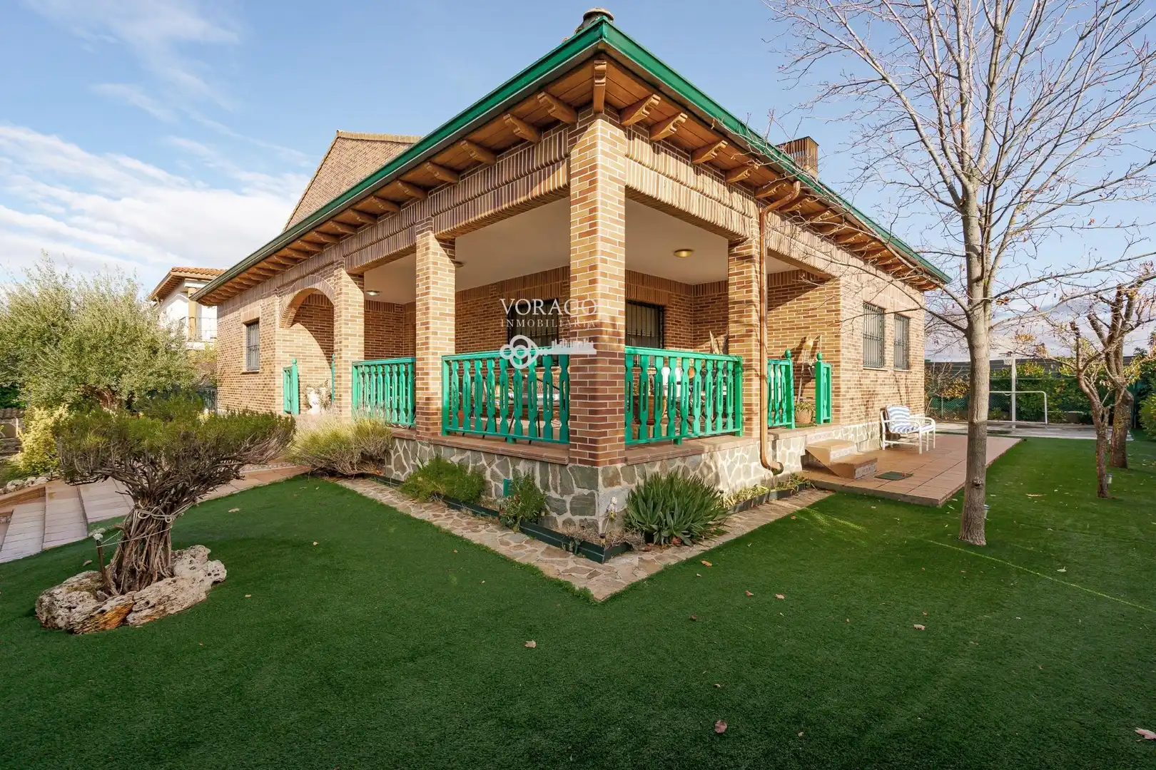 Vista exterior de Casa o chalet en venta en Villanueva de la Torre con Jardín privado, Terraza y Piscina