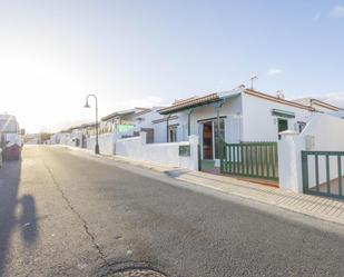 Vista exterior de Casa o xalet en venda en Arico amb Terrassa