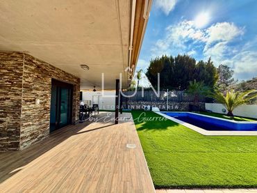 Xalet amb piscina en venda a Altorreal - El Chorrico