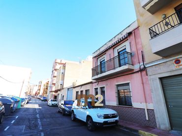 House with balcony for sale in Carrer Sant Pere