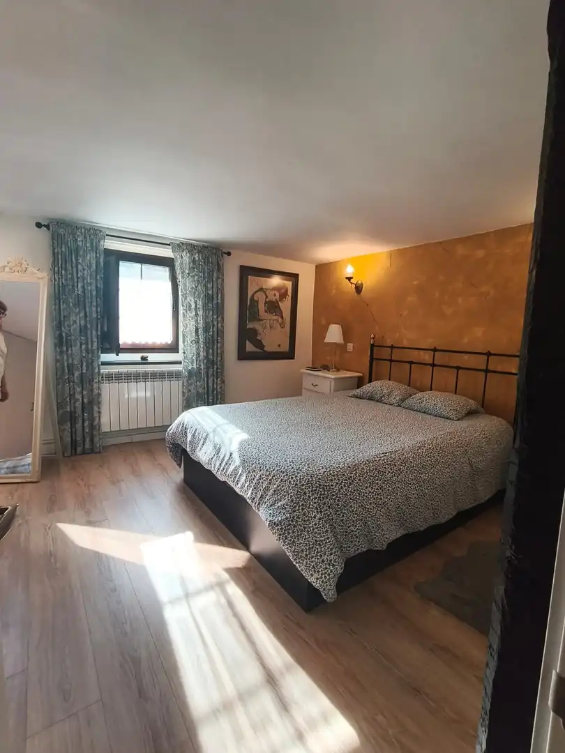 Habitación de Casa adosada en venta en Luena  con Calefacción y Jardín privado