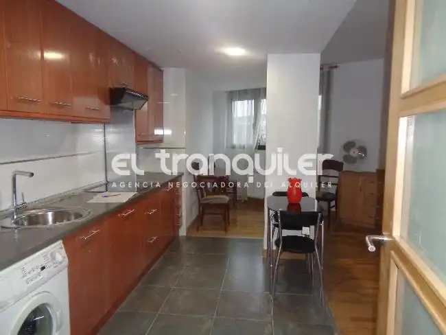 Wohnung zur Miete in Calle Fernando Trueba, Centro