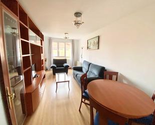 Sala d'estar de Apartament en venda en León Capital  amb Calefacció, Parquet i Terrassa