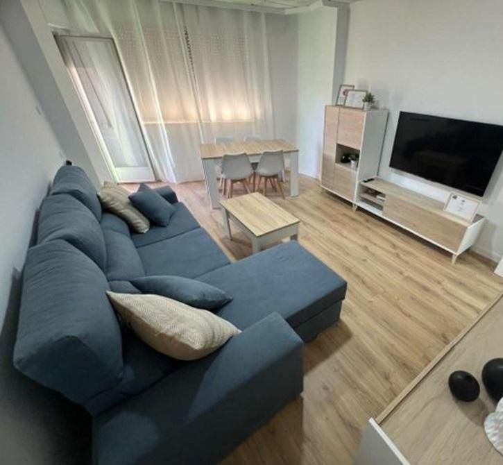 Sala d'estar de Pis de lloguer en A Coruña Capital  amb Aire condicionat, Terrassa i Moblat