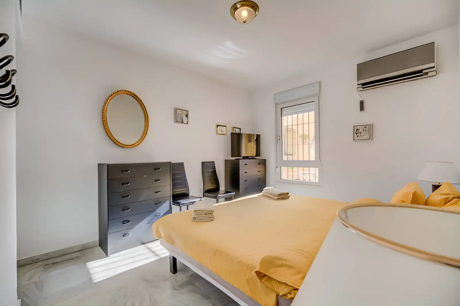 Habitación de Planta baja en venta en Benalmádena con Aire acondicionado, Terraza y Piscina
