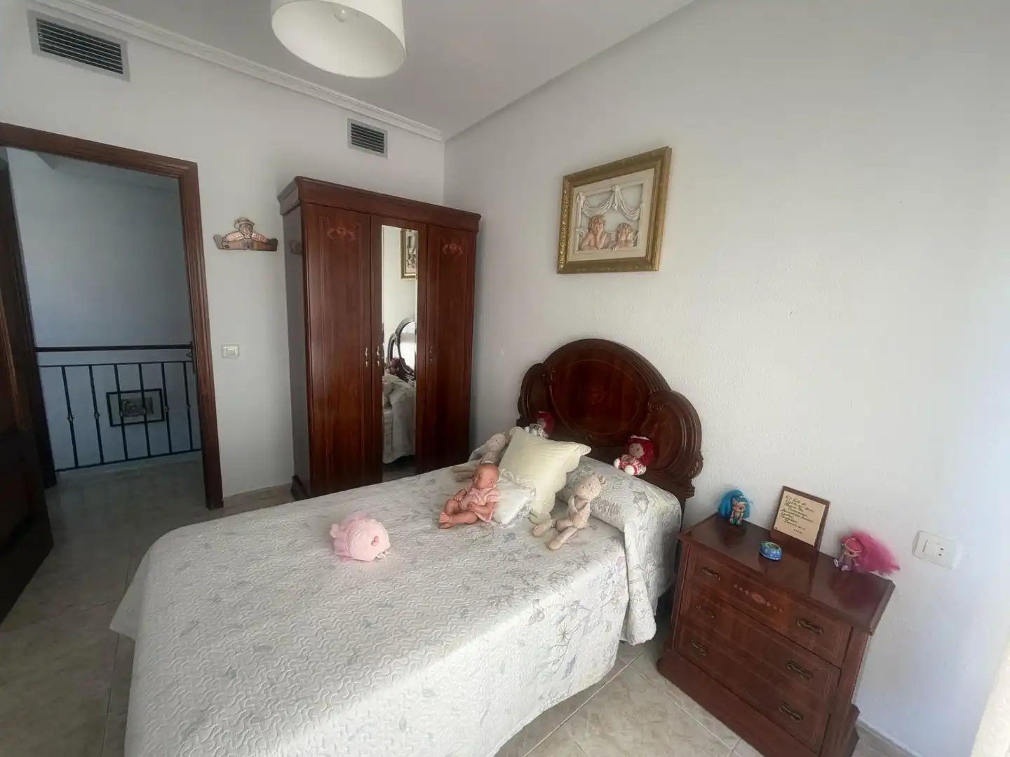 Habitación de Casa adosada en venta en Cáceres con Terraza, Trastero y Amueblado