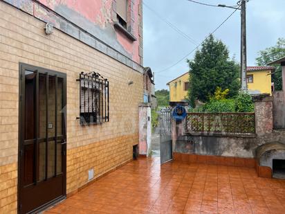 Außenansicht von Haus oder Chalet zum verkauf in Avilés mit Balkon