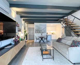 Living room of Duplex to rent in  Madrid Capital  with Air Conditioner, Heating and Parquet flooring