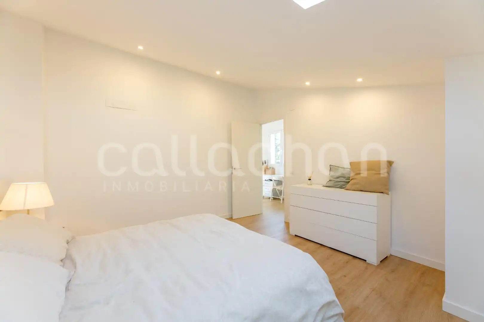 Habitación de Casa adosada en venta en Rocafort con Aire acondicionado, Calefacción y Jardín privado