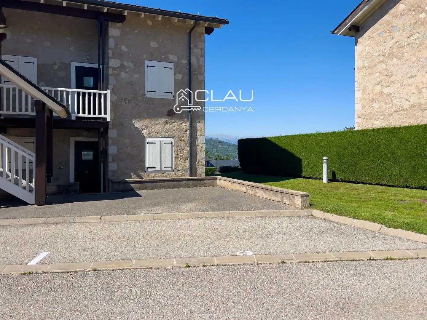 Parking de Piso de alquiler en Osséja con Calefacción, Jardín privado y Parquet