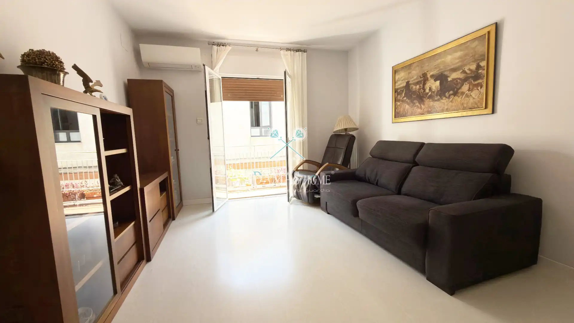 Living room of Flat for sale in Sevilla  with Air Conditioner and Balcony