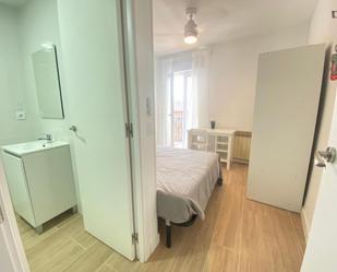 Dormitori de Apartament per a compartir en  Madrid Capital amb Balcó