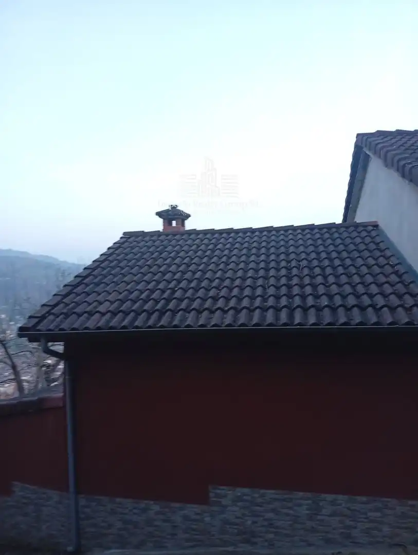 Vista exterior de Casa o xalet en venda en San Martín del Rey Aurelio amb Calefacció, Jardí privat i Terrassa