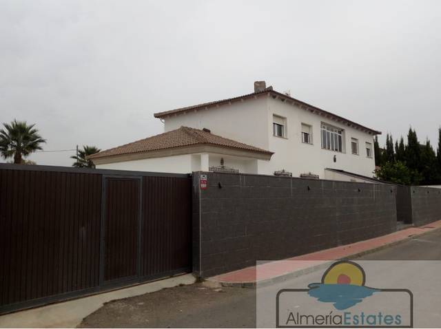 Casa-chalet en Venta en Tíjola