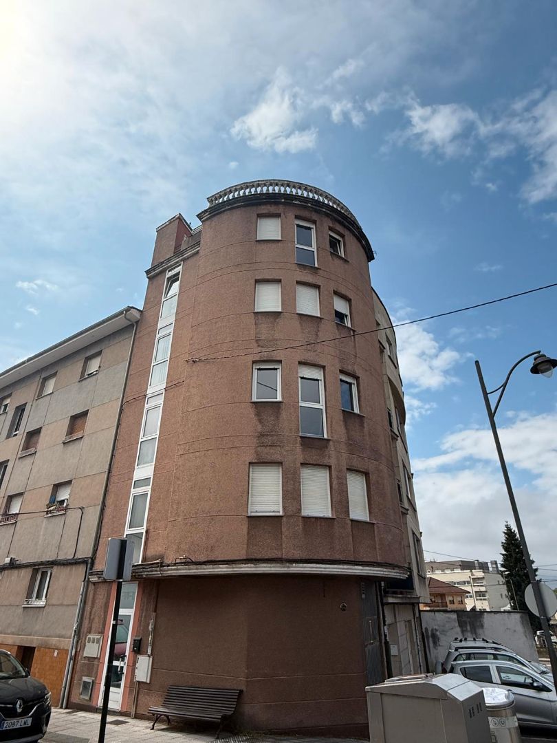 Vista exterior de Edifici en venda en Siero