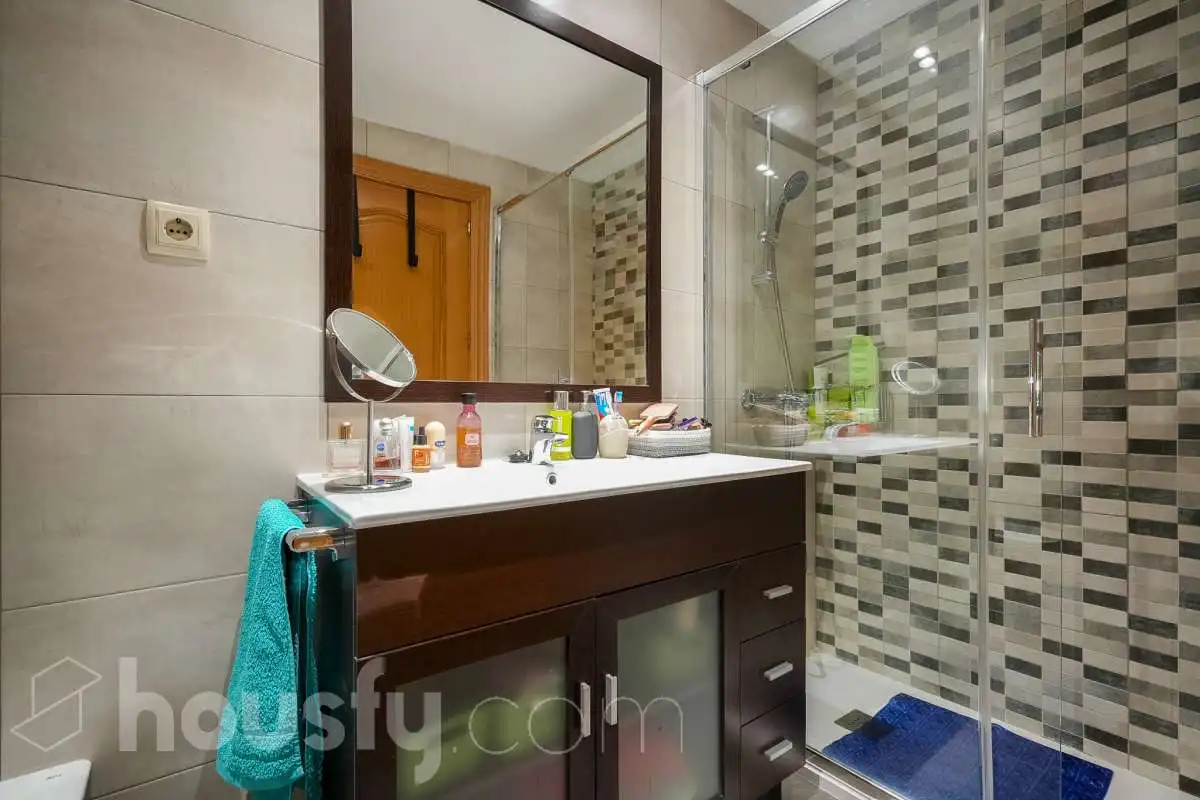 Baño de Piso en venta en Madrid con Aire acondicionado, Calefacción y Jardín privado