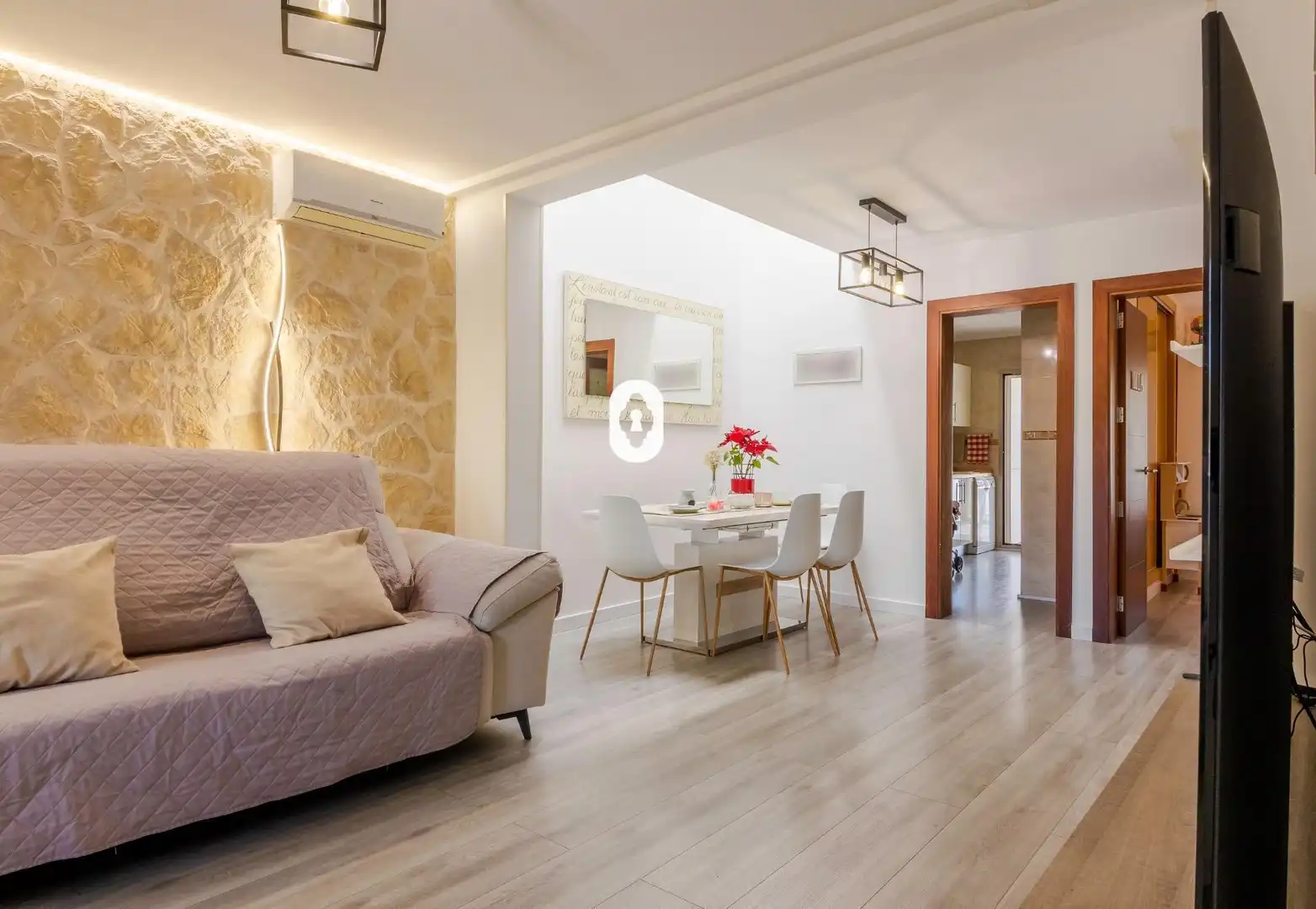 Sala d'estar de Casa adosada en venda en Sa Pobla amb Aire condicionat, Jardí privat i Parquet